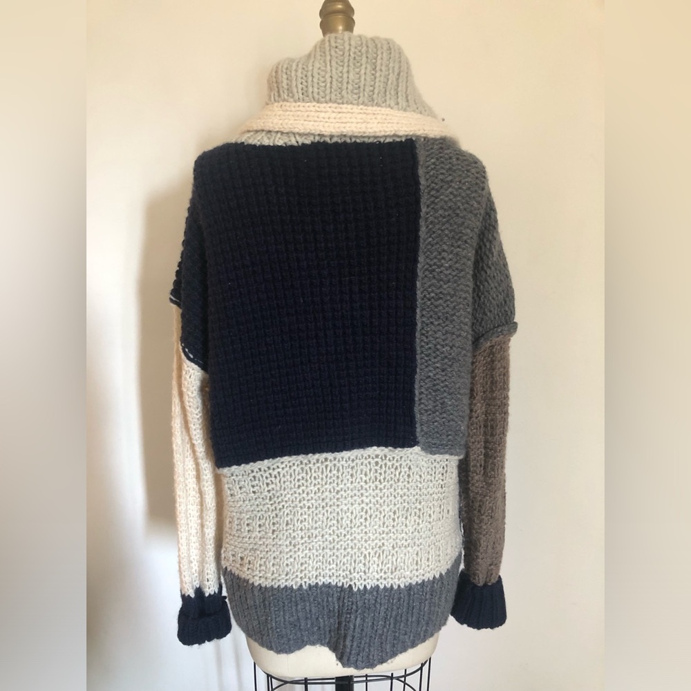 Cashmere cardigan with patchwork knit pattern. - Picture 3 of 8